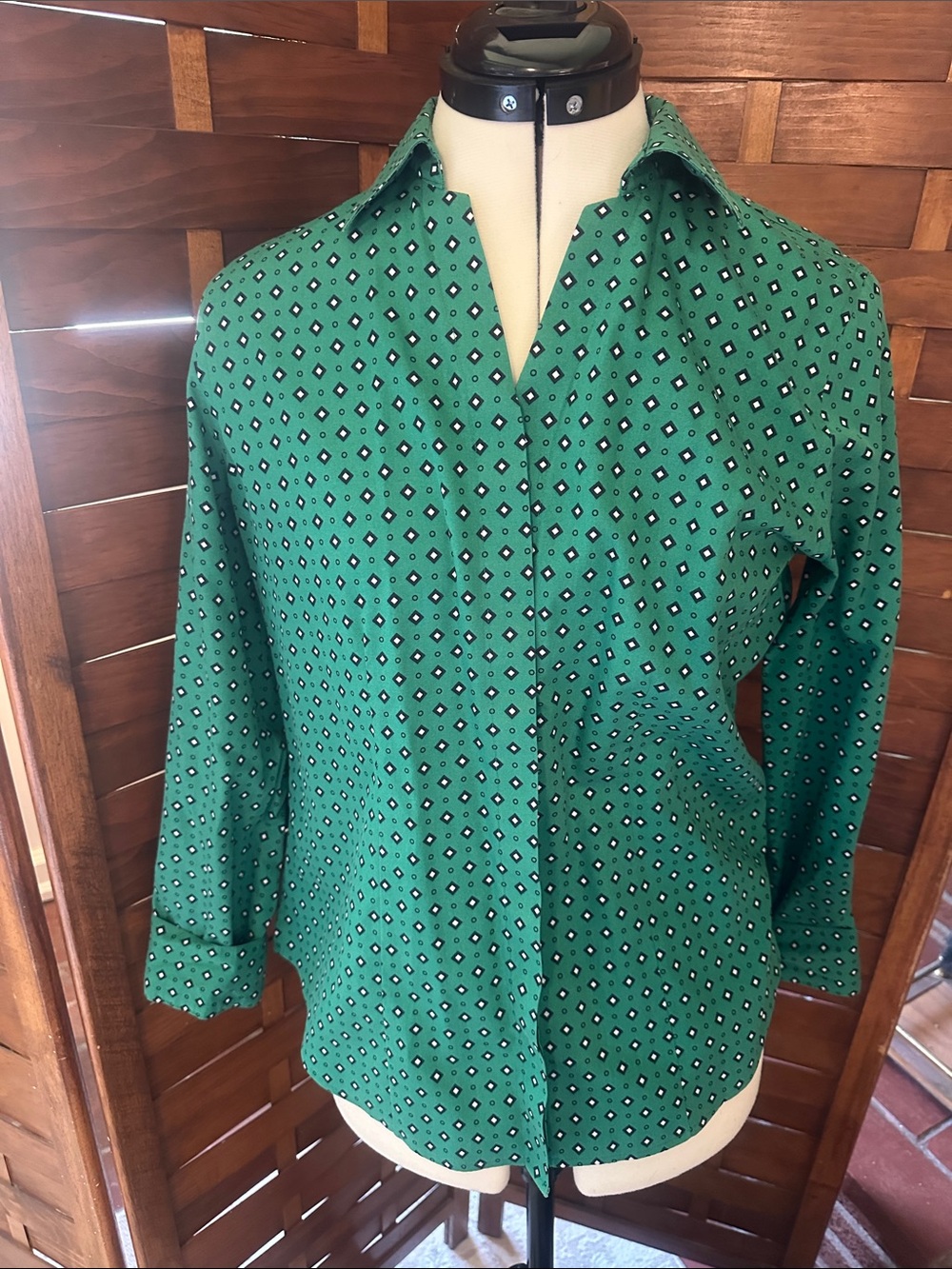 Chico's Kelly Green Printed Button-Down Shirt - Picture 5 of 5
